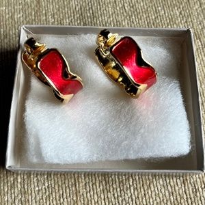 VINTAGE (1987) AVON COLOR-DASH CLIP ON EARRINGS (RASPBERRY)